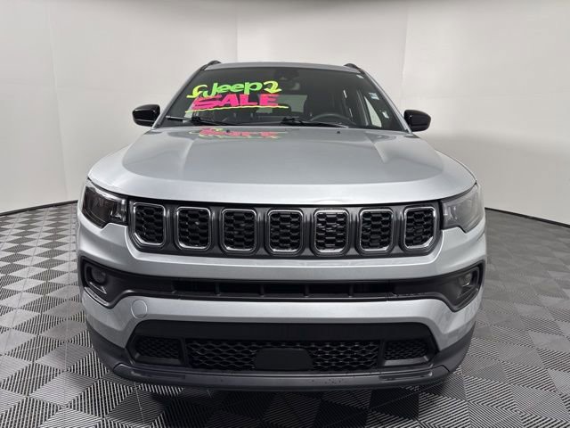 Used 2024 Jeep Compass Latitude image 11