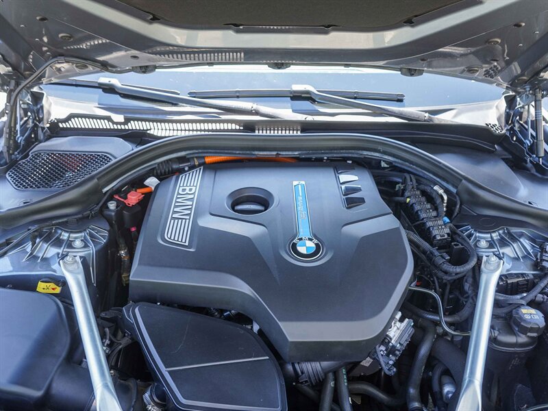 Used 2019 BMW 530e w/ M Sport Package RWD image 35