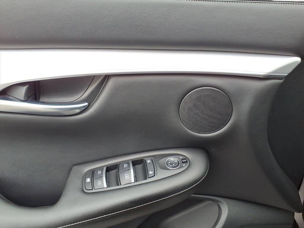 Used 2021 INFINITI QX50 Luxe image 18