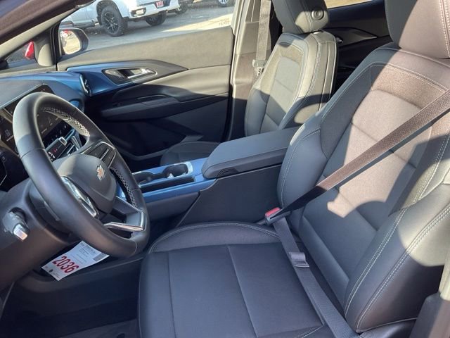 Used 2025 Chevrolet Equinox EV LT w/ Convenience Package image 24