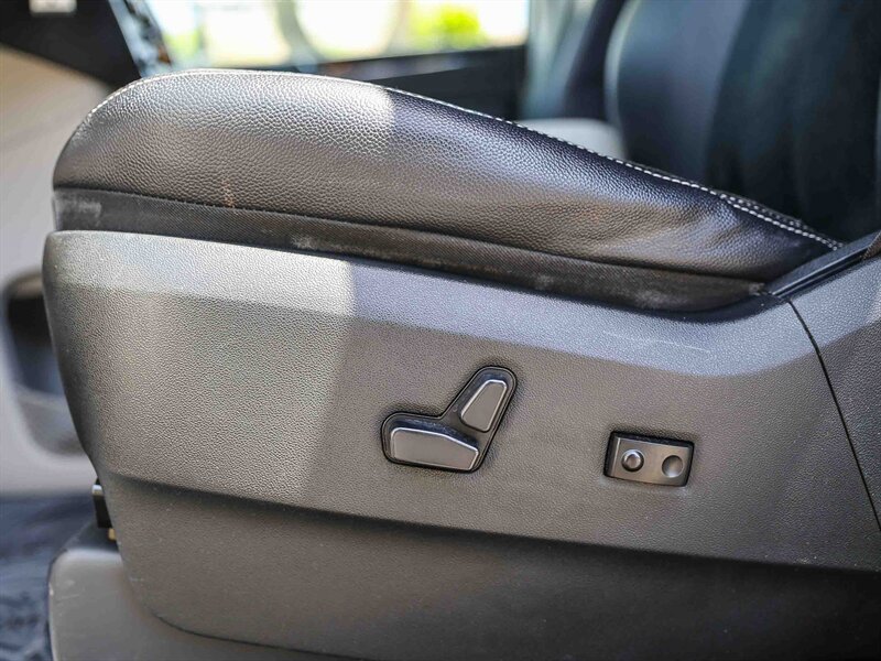Used 2018 Dodge Grand Caravan SXT FWD image 30