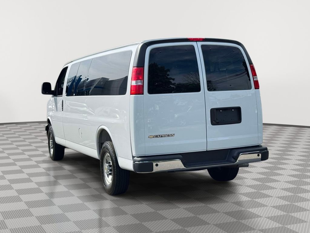 Used 2025 Chevrolet Express 3500 LT w/ LT Preferred Equipment Group RWD image 6