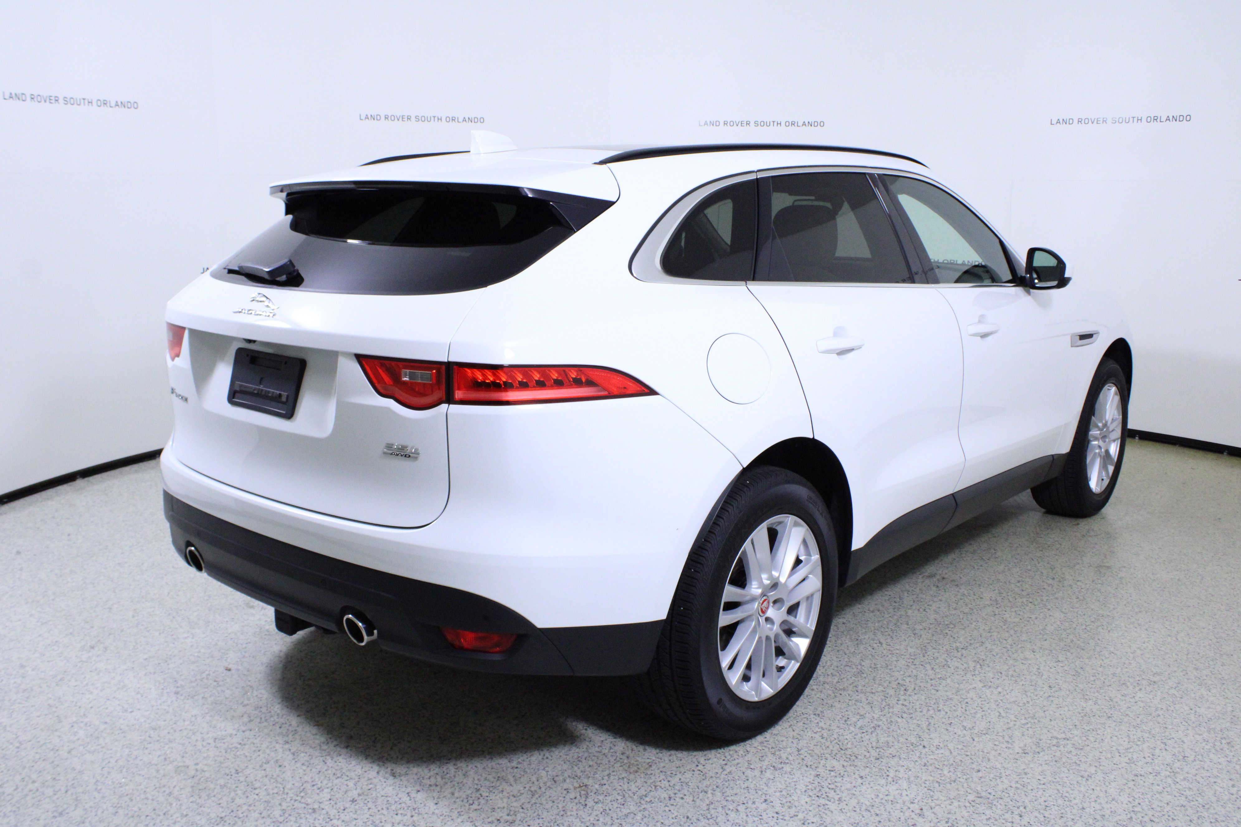 Used 2017 Jaguar F-PACE Prestige image 7