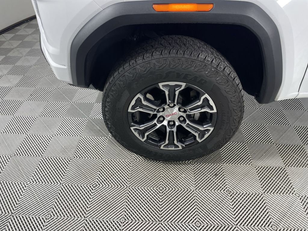 Used 2025 GMC Canyon AT4 image 33