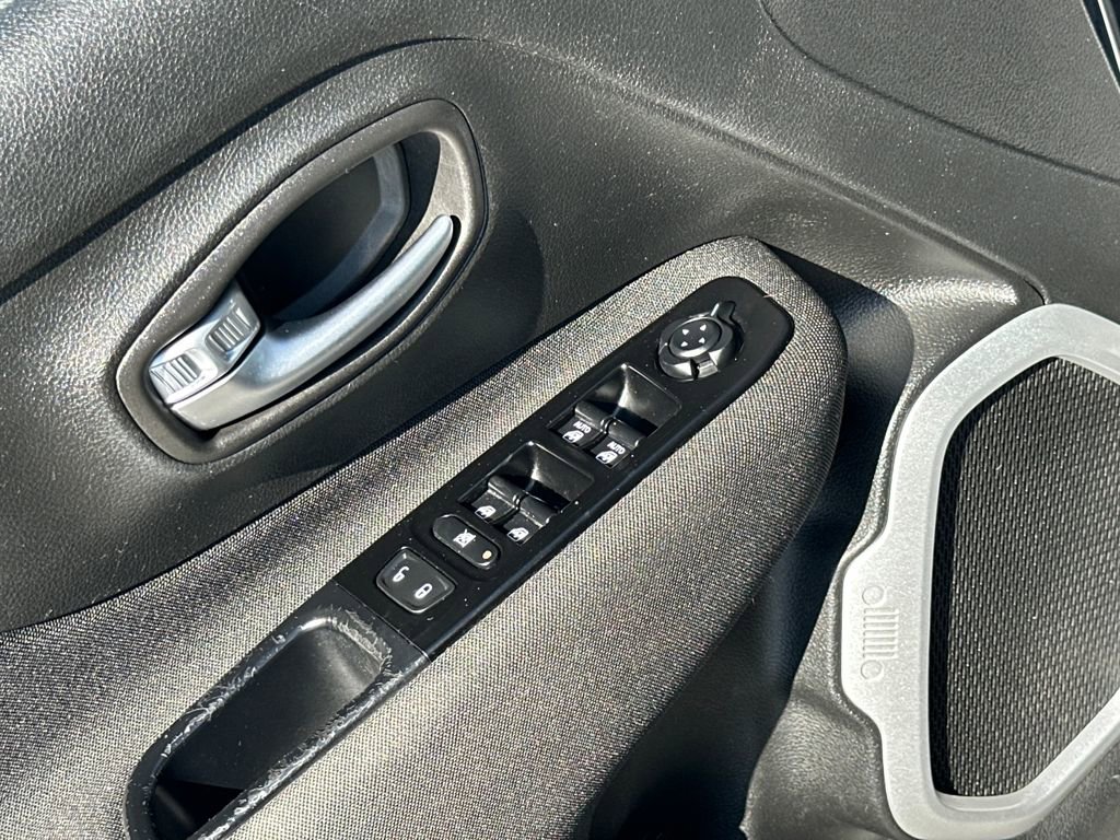 Used 2020 Jeep Renegade Sport w/ UConnect 7.0 Group image 14