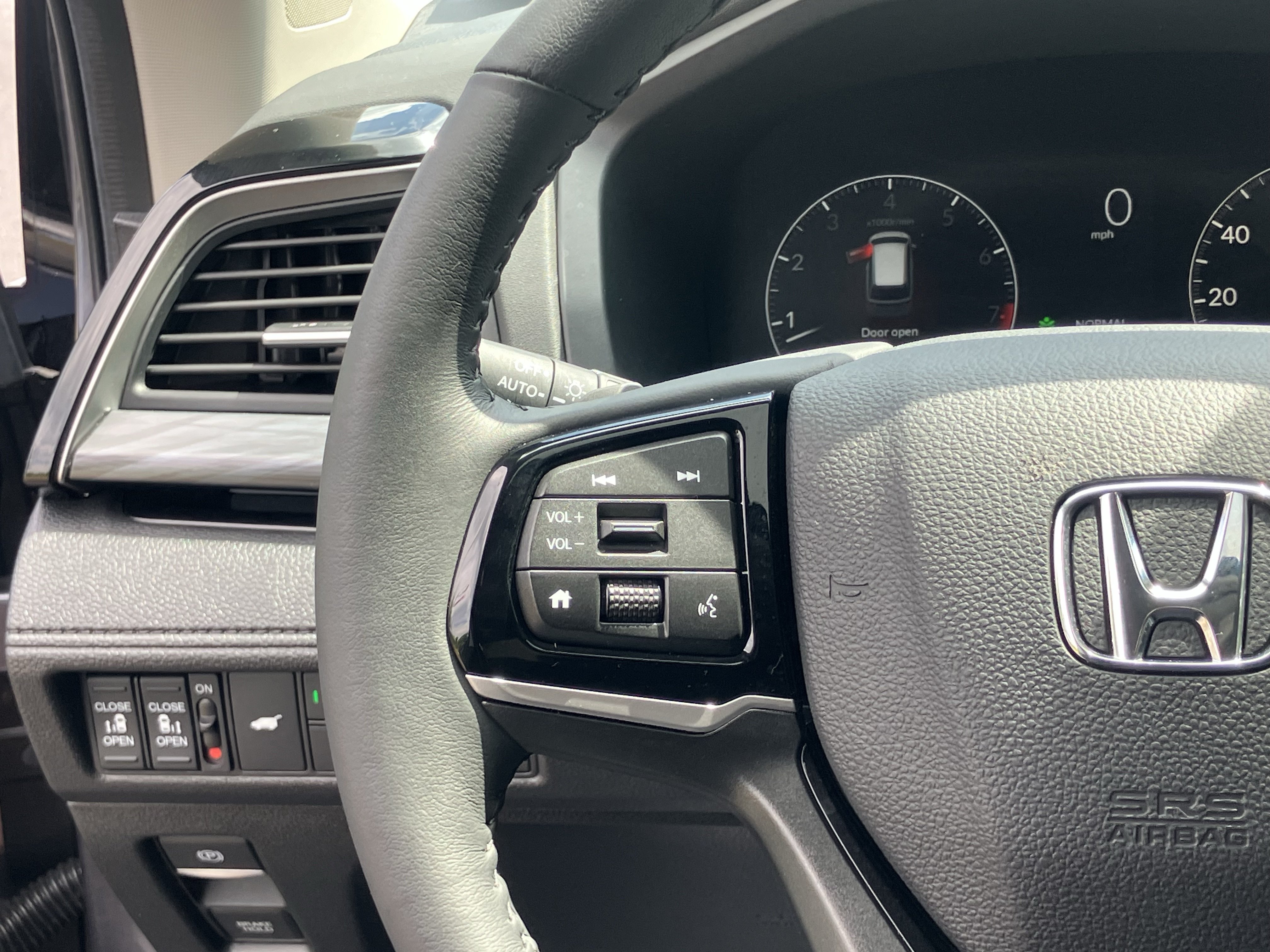 Used 2026 Honda Odyssey Elite image 32