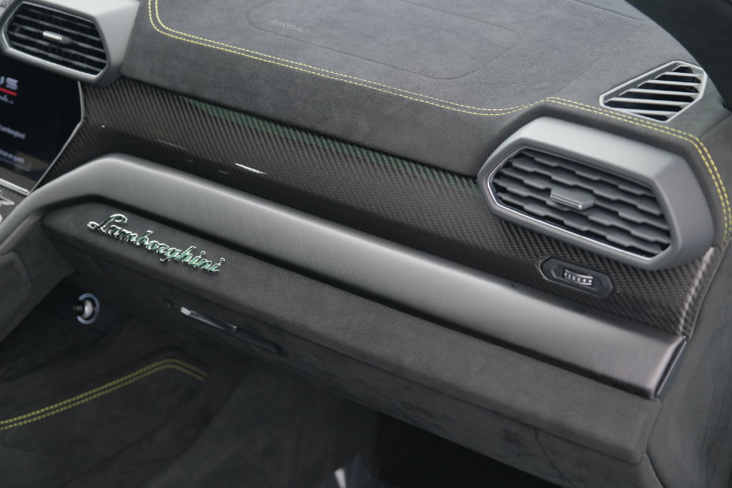 Used 2024 Lamborghini Urus Performante AWD/4WD image 42