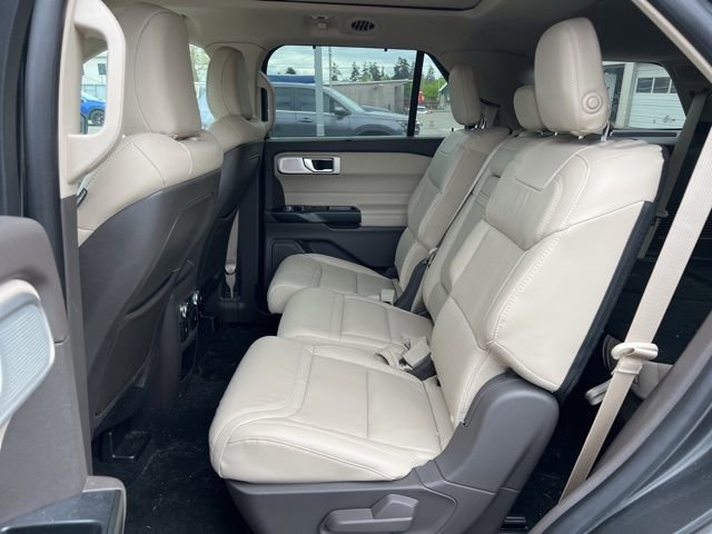 Used 2020 Ford Explorer Platinum w/ Premium Technology Package AWD/4WD image 18