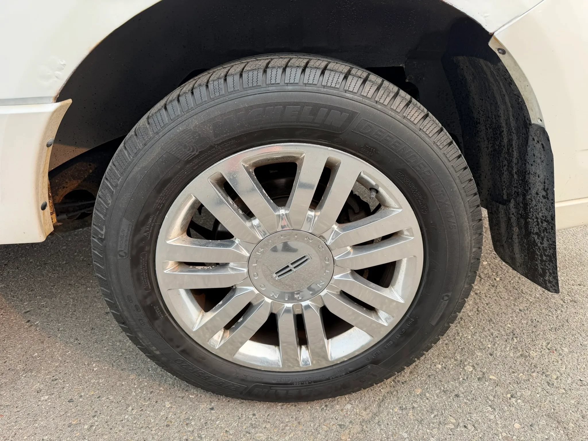 Used 2014 Lincoln Navigator L 4WD w/ Equipment Group 101A image 10