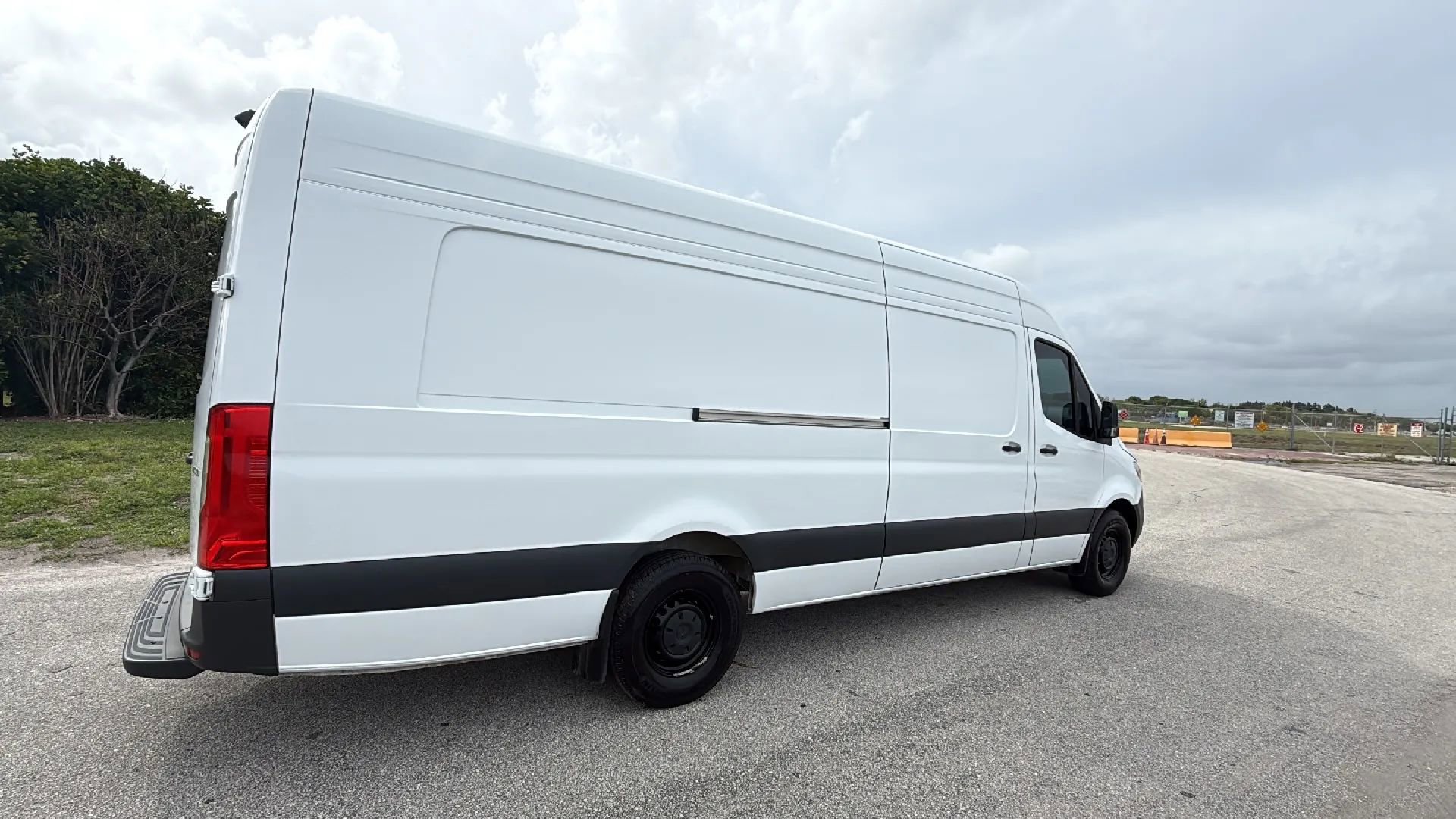 Used 2024 Mercedes-Benz Sprinter 2500 w/ Acoustic Package image 6