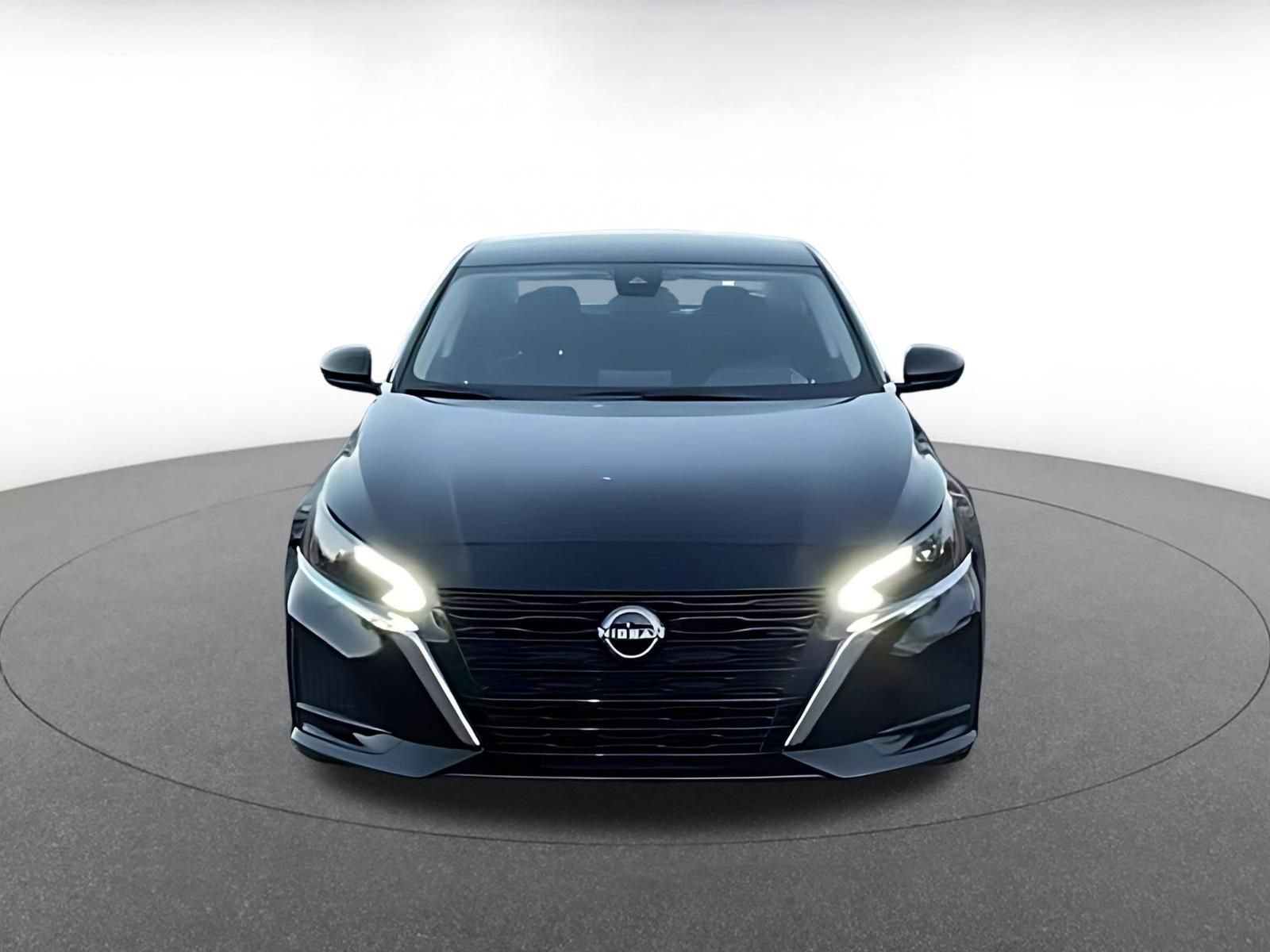 Used 2025 Nissan Altima 2.5 SV image 3