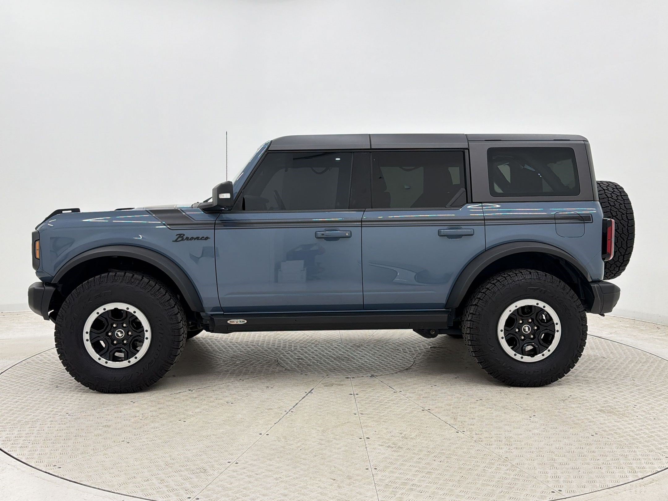 Used 2023 Ford Bronco Badlands AWD/4WD image 2
