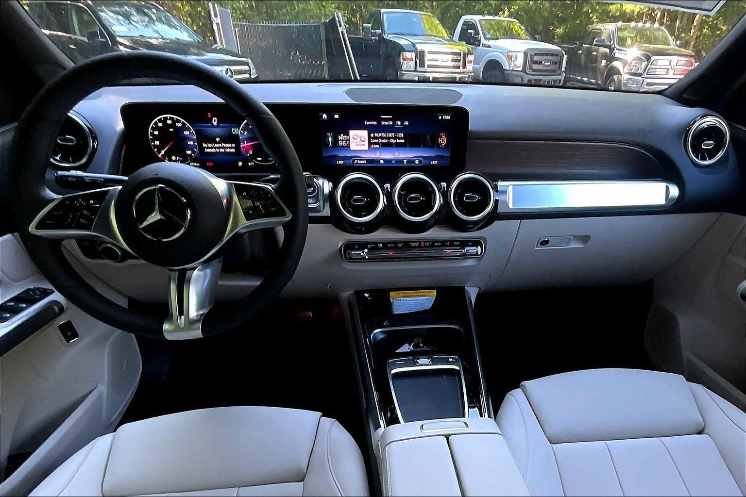 New 2026 Mercedes-Benz GLB 250 4MATIC image 8