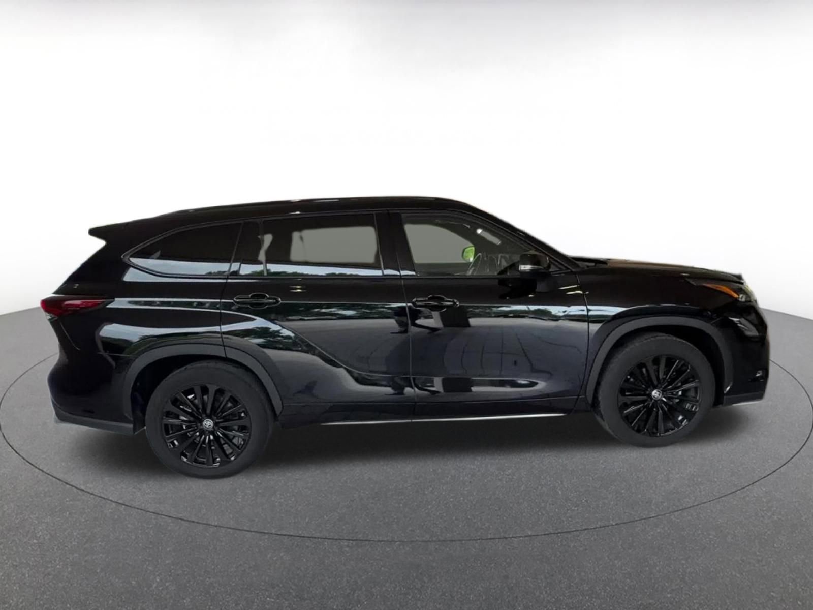 Used 2025 Toyota Highlander XSE AWD/4WD image 15