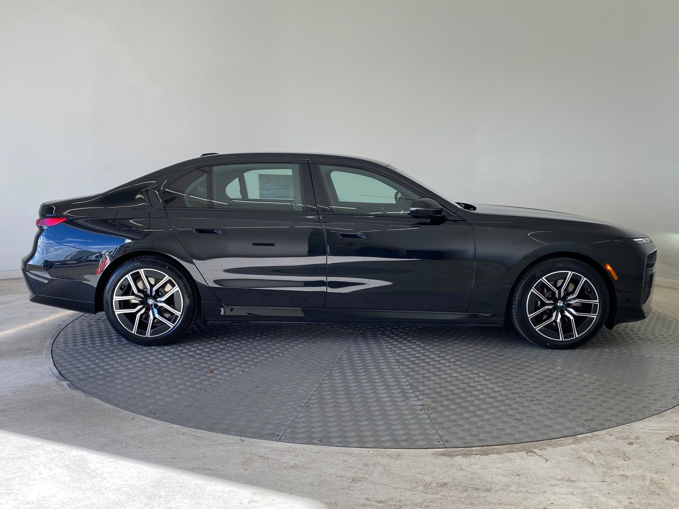 New 2026 BMW 750e xDrive w/ Premium Package image 8