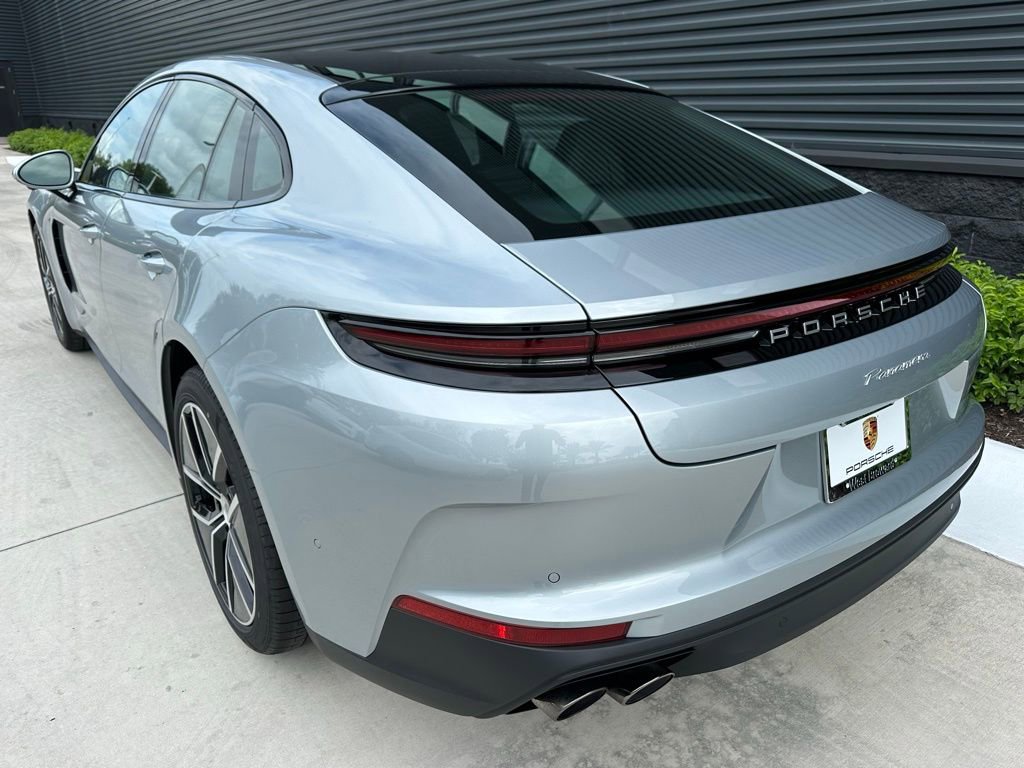 Used 2025 Porsche Panamera image 3