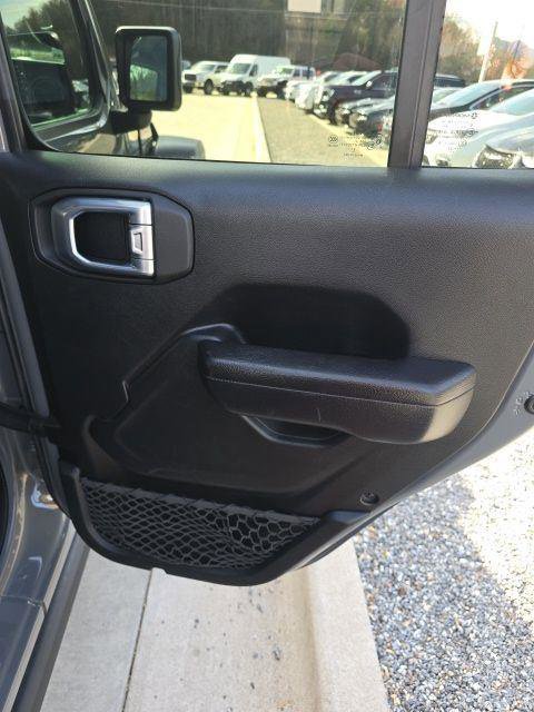 Used 2021 Jeep Gladiator Mojave w/ Trailer Tow Package image 18