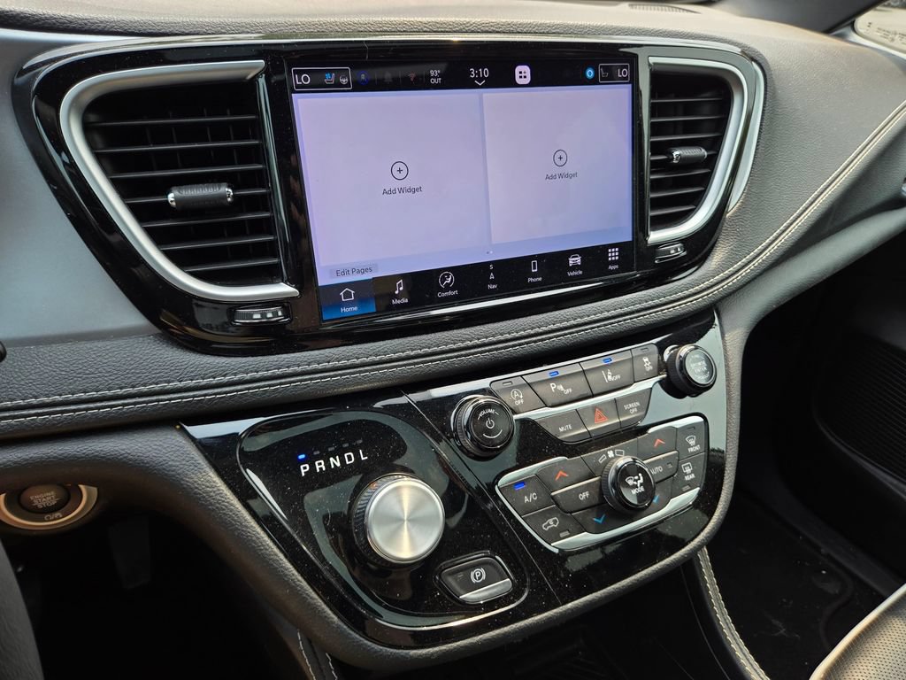 Used 2025 Chrysler Pacifica Limited FWD image 27