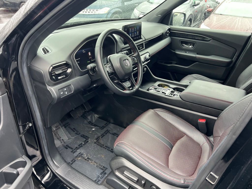 Used 2025 Honda Pilot Black Edition image 10