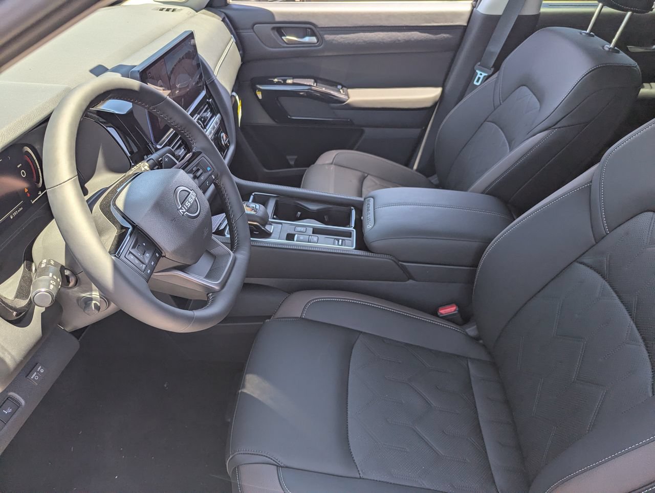 New 2026 Nissan Pathfinder Platinum w/ Accent Package FWD image 12