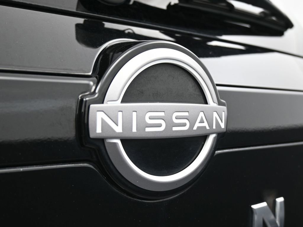 Used 2025 Nissan Pathfinder SV image 36