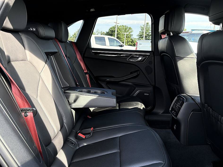 Used 2026 Porsche Macan S AWD/4WD image 12