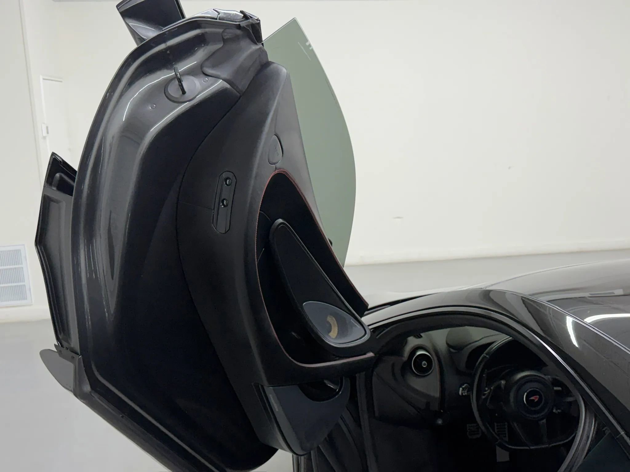 Used 2017 McLaren 570S RWD image 22