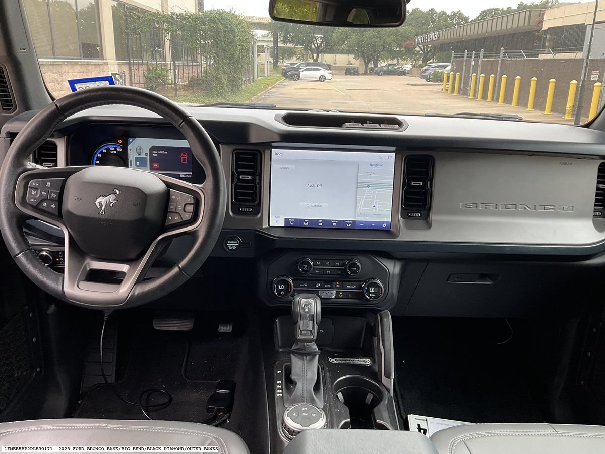 Used 2023 Ford Bronco Outer Banks AWD/4WD image 12