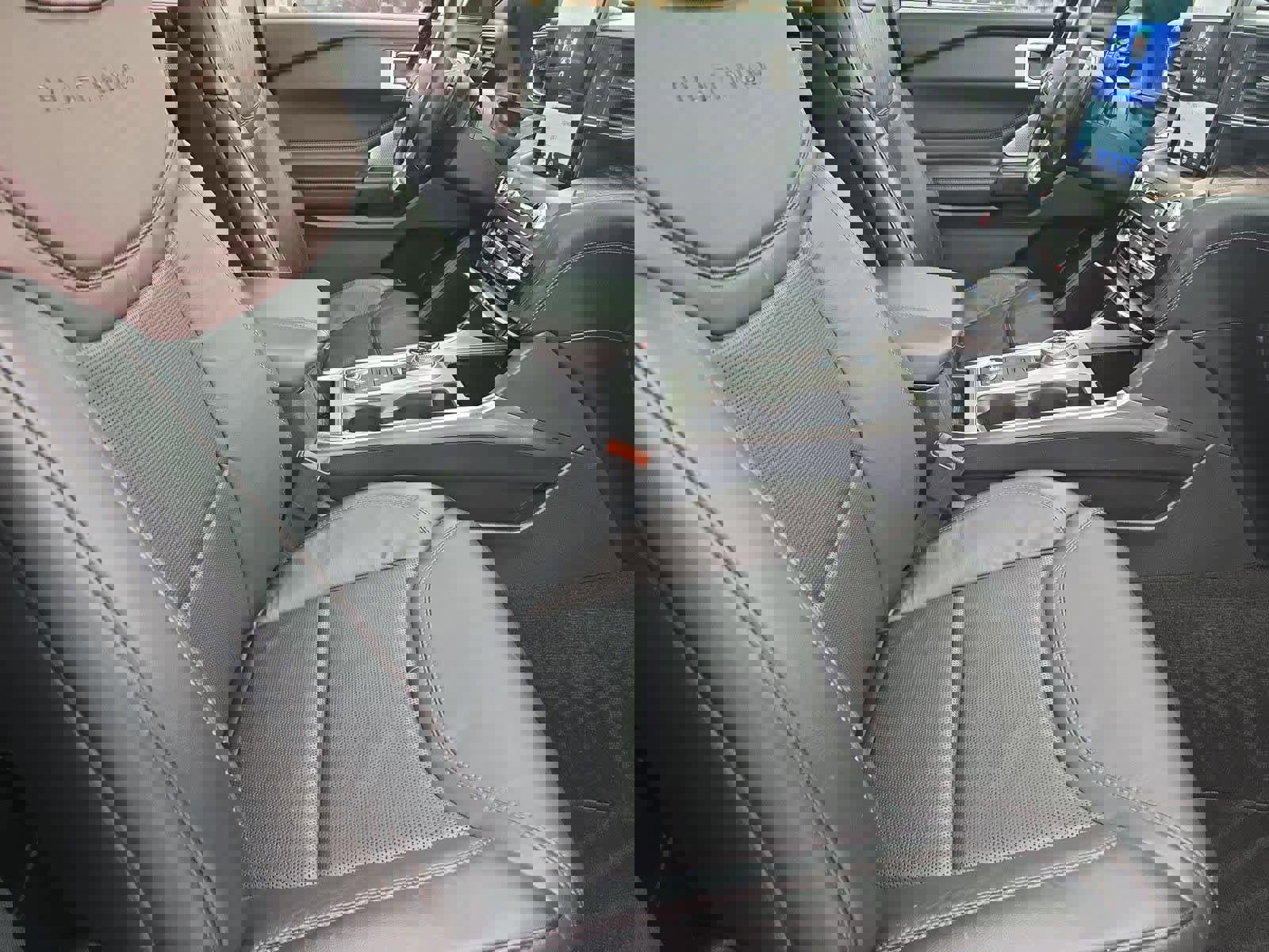 Used 2020 Ford Explorer Platinum w/ Premium Technology Package image 23