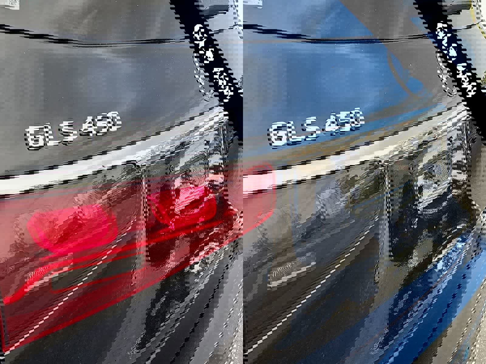 Used 2024 Mercedes-Benz GLS 450 4MATIC image 11