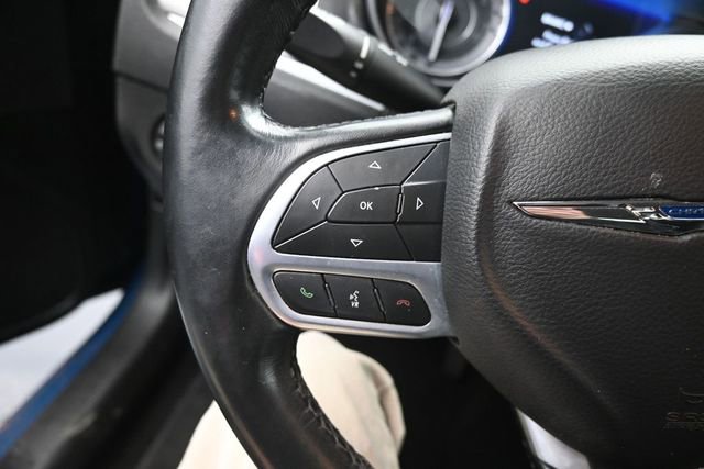 Used 2022 Chrysler 300 Touring RWD image 16