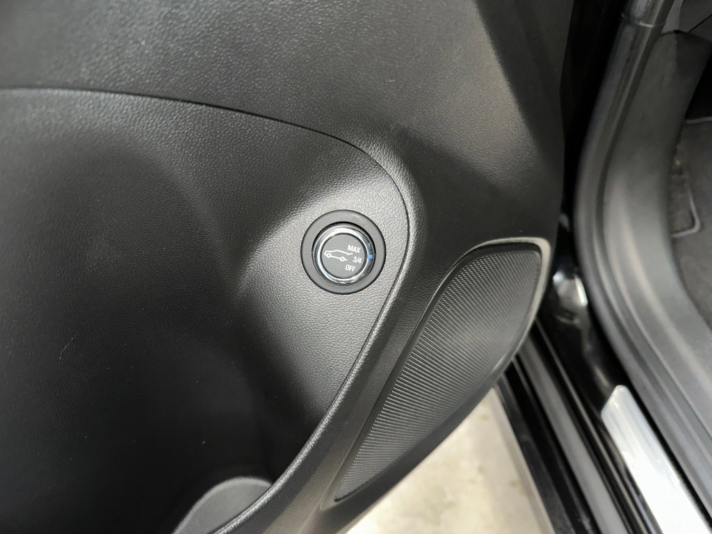 Certified 2023 Buick Encore GX Select w/ Sport Touring Package image 9