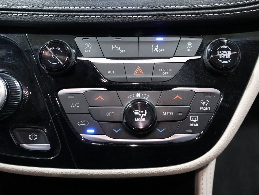 Used 2024 Chrysler Pacifica Limited image 37