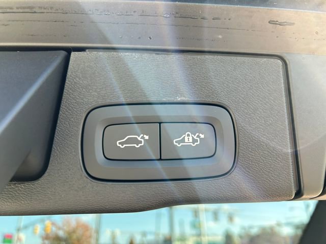 New 2026 Volvo XC60 B5 Ultra w/ Climate Package image 13