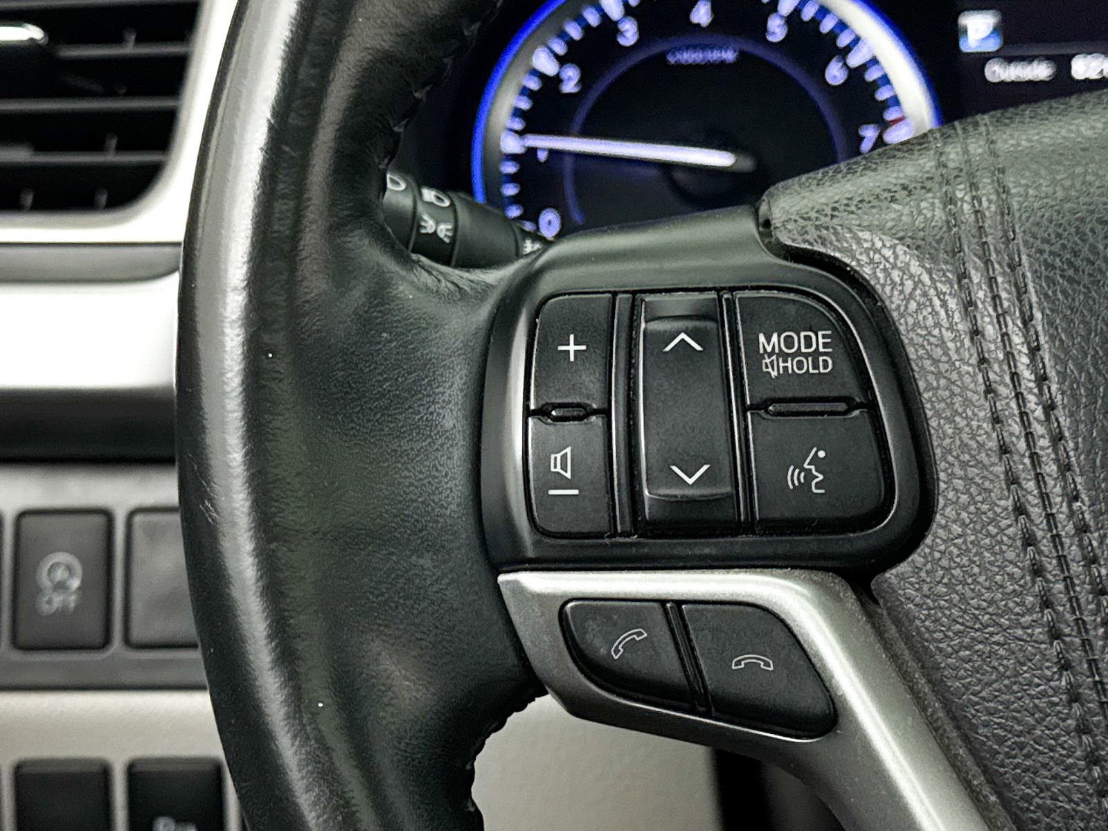 Used 2018 Toyota Highlander Limited AWD/4WD image 34