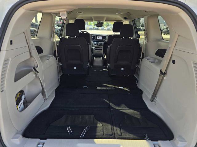 Used 2023 Chrysler Voyager LX FWD image 17