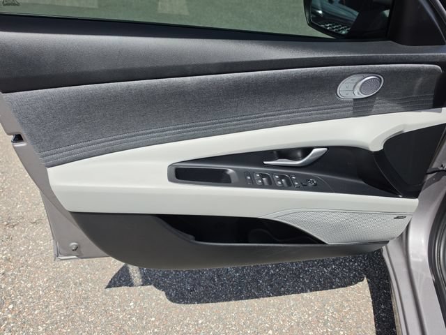Used 2023 Hyundai Elantra Limited FWD image 17