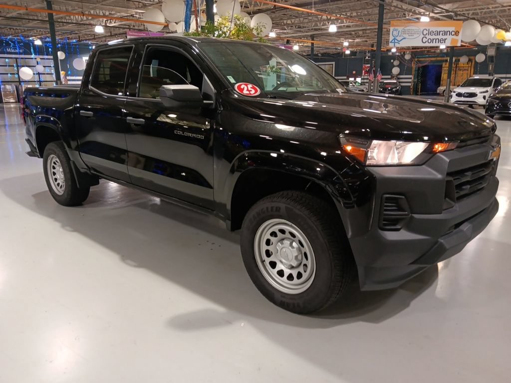 Used 2025 Chevrolet Colorado W/T AWD/4WD image 5