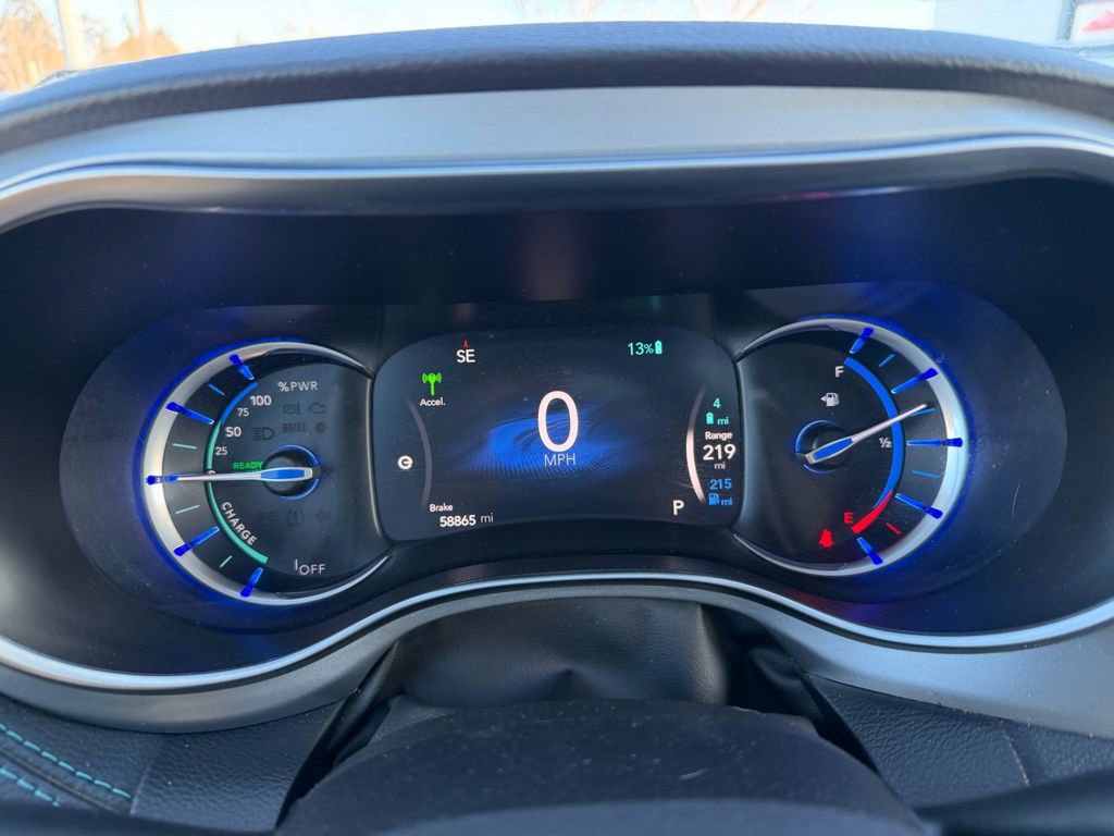 Used 2017 Chrysler Pacifica Platinum image 4