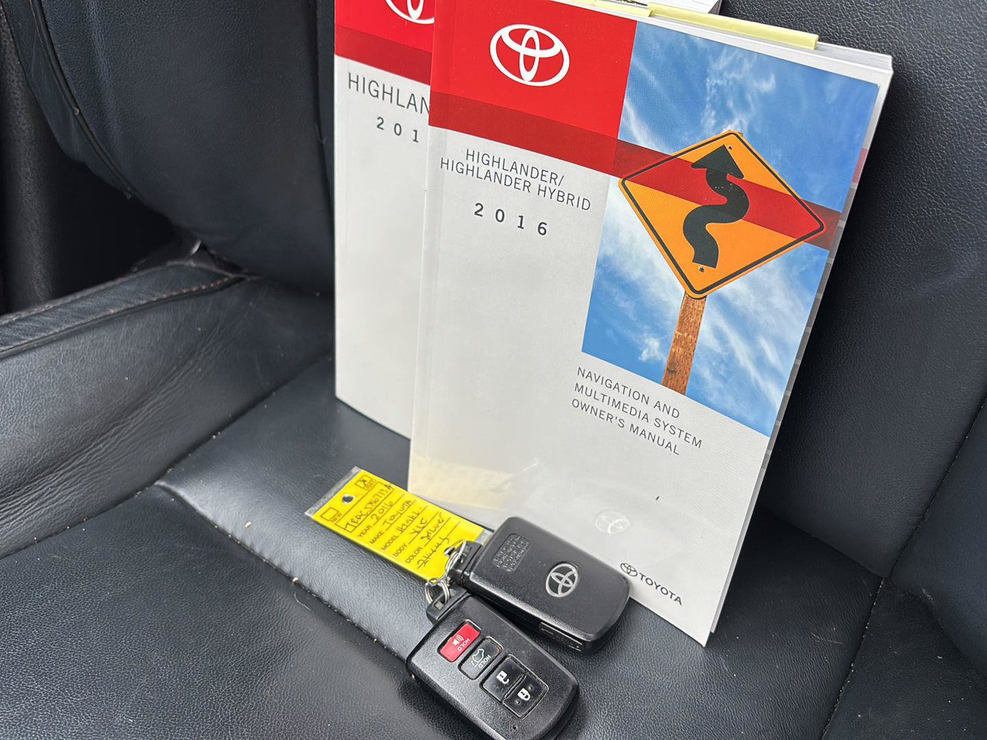 Used 2016 Toyota Highlander XLE AWD/4WD image 34