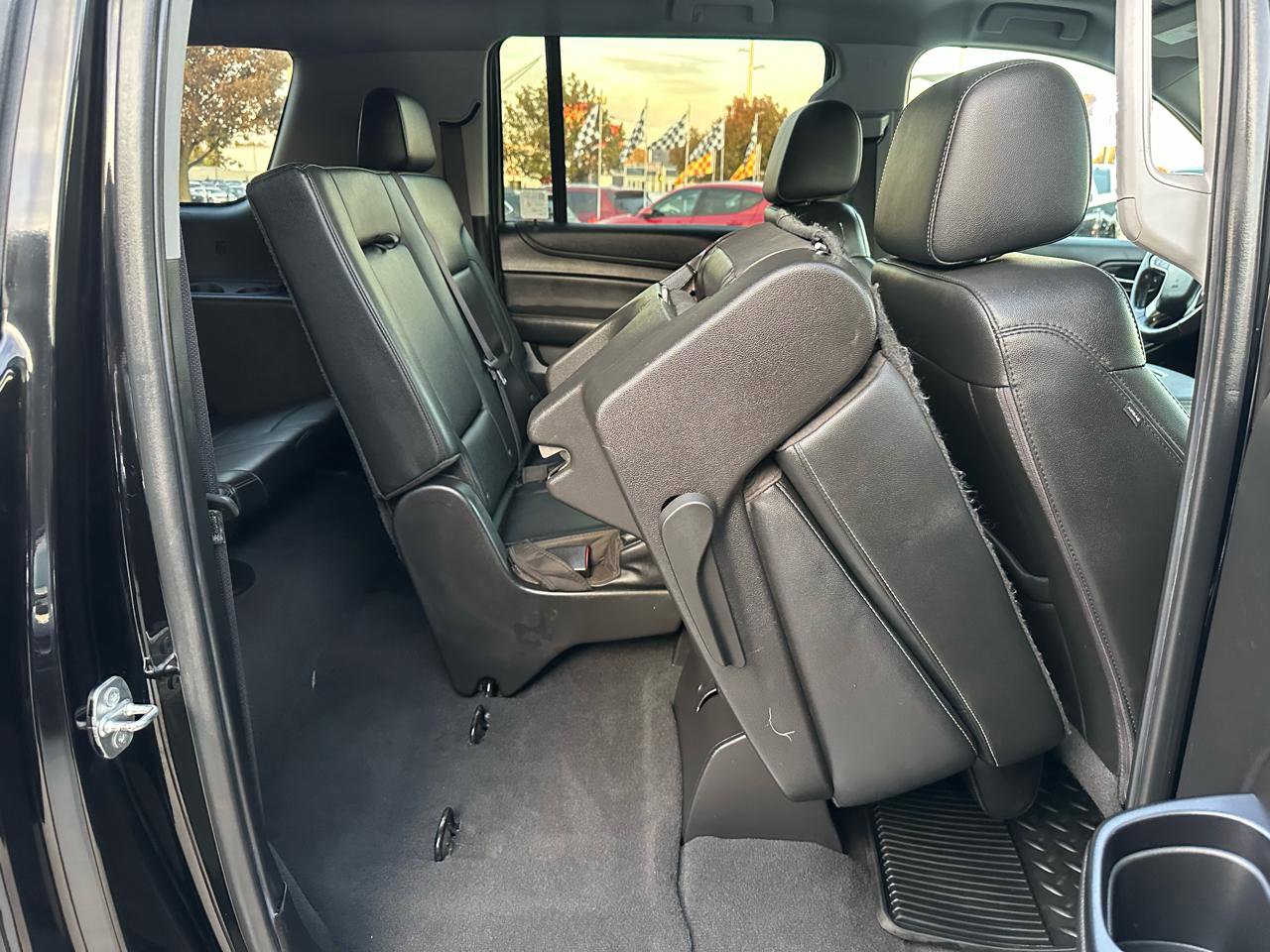 Used 2019 Chevrolet Suburban LT RWD image 21