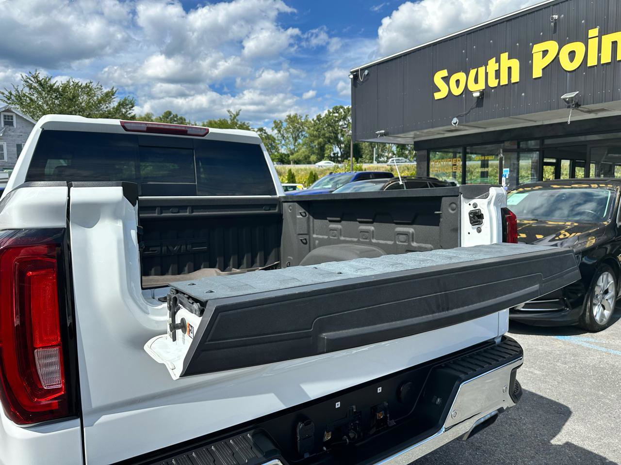 Used 2019 GMC Sierra 1500 SLT w/ SLT Premium Plus Package AWD/4WD image 13