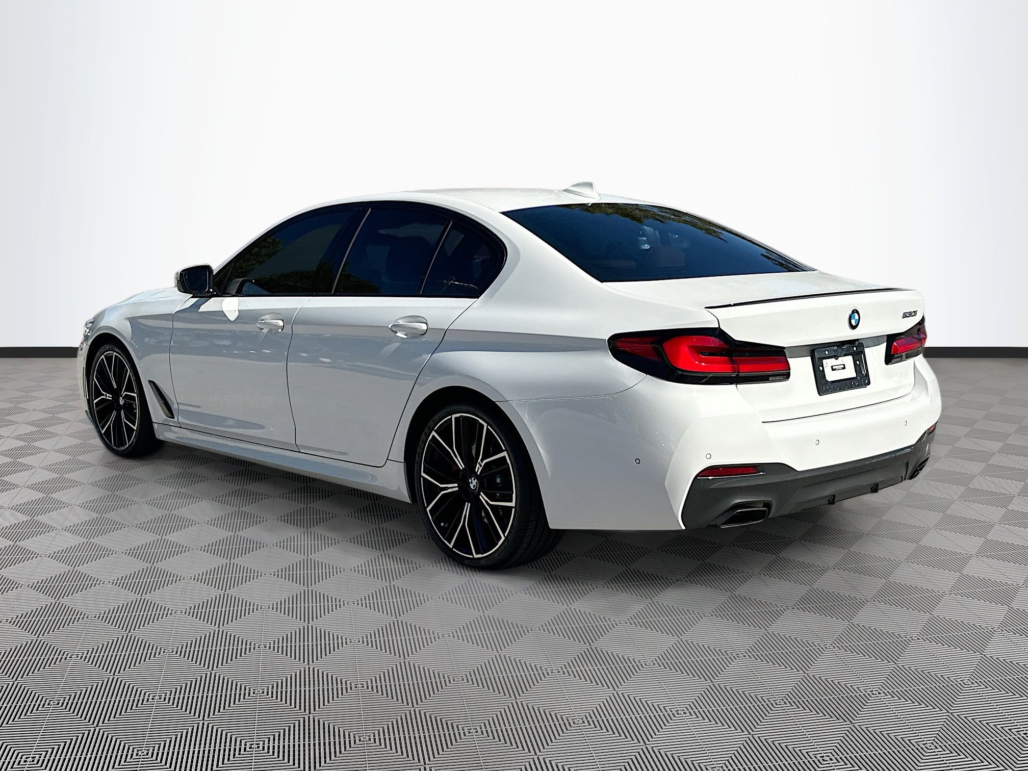 Used 2023 BMW 530i w/ M Sport Package image 5