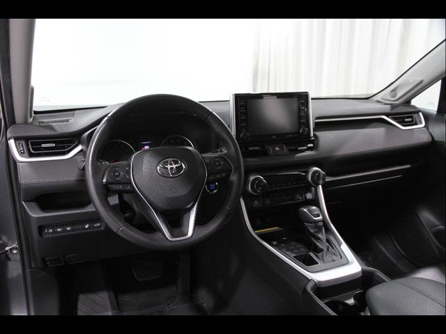 Used 2020 Toyota RAV4 XLE Premium image 6