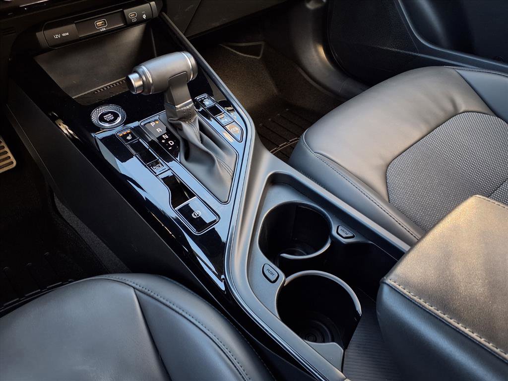 Used 2023 Kia Niro EX Touring image 16