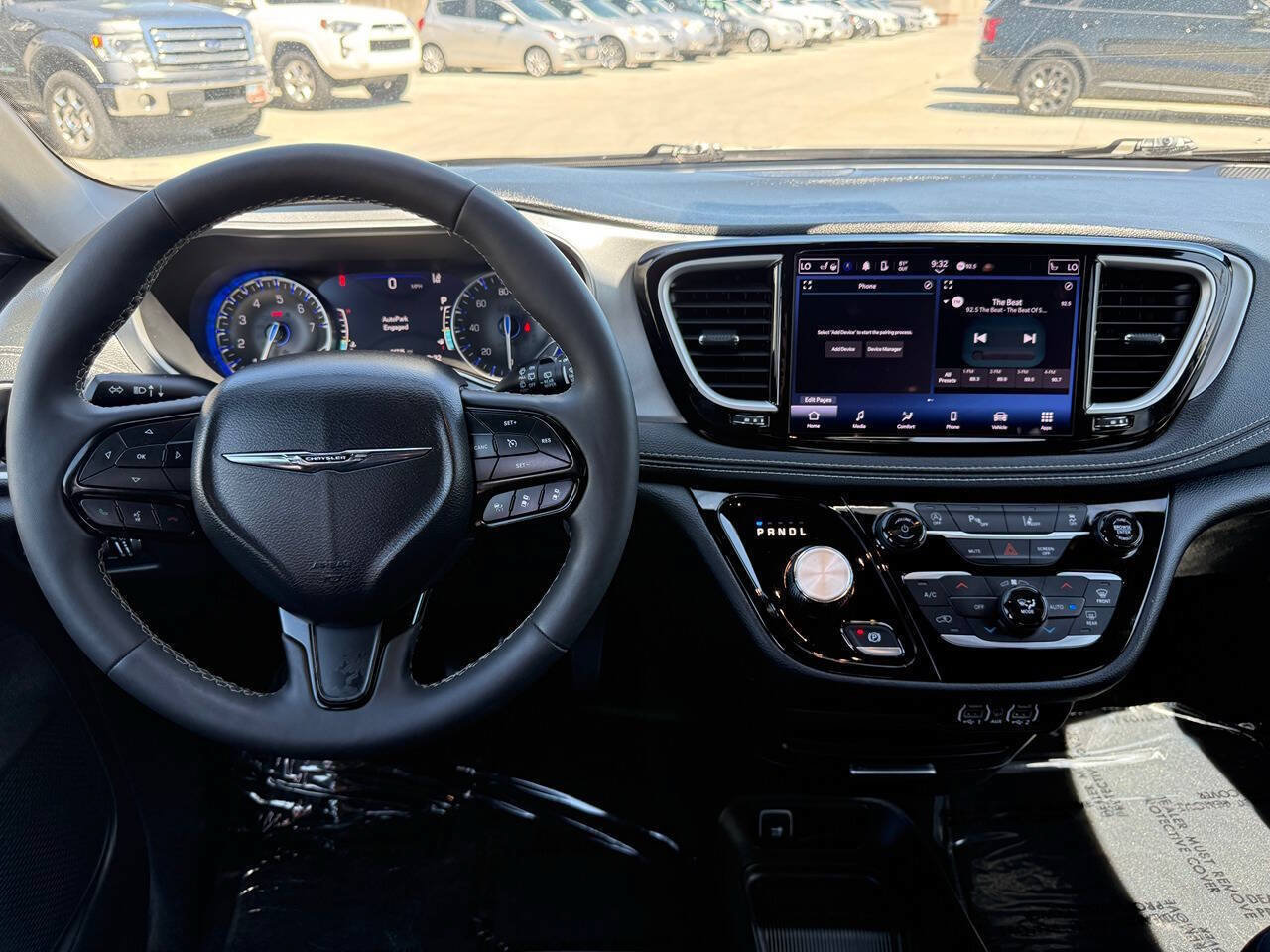 Used 2024 Chrysler Pacifica Touring FWD image 31