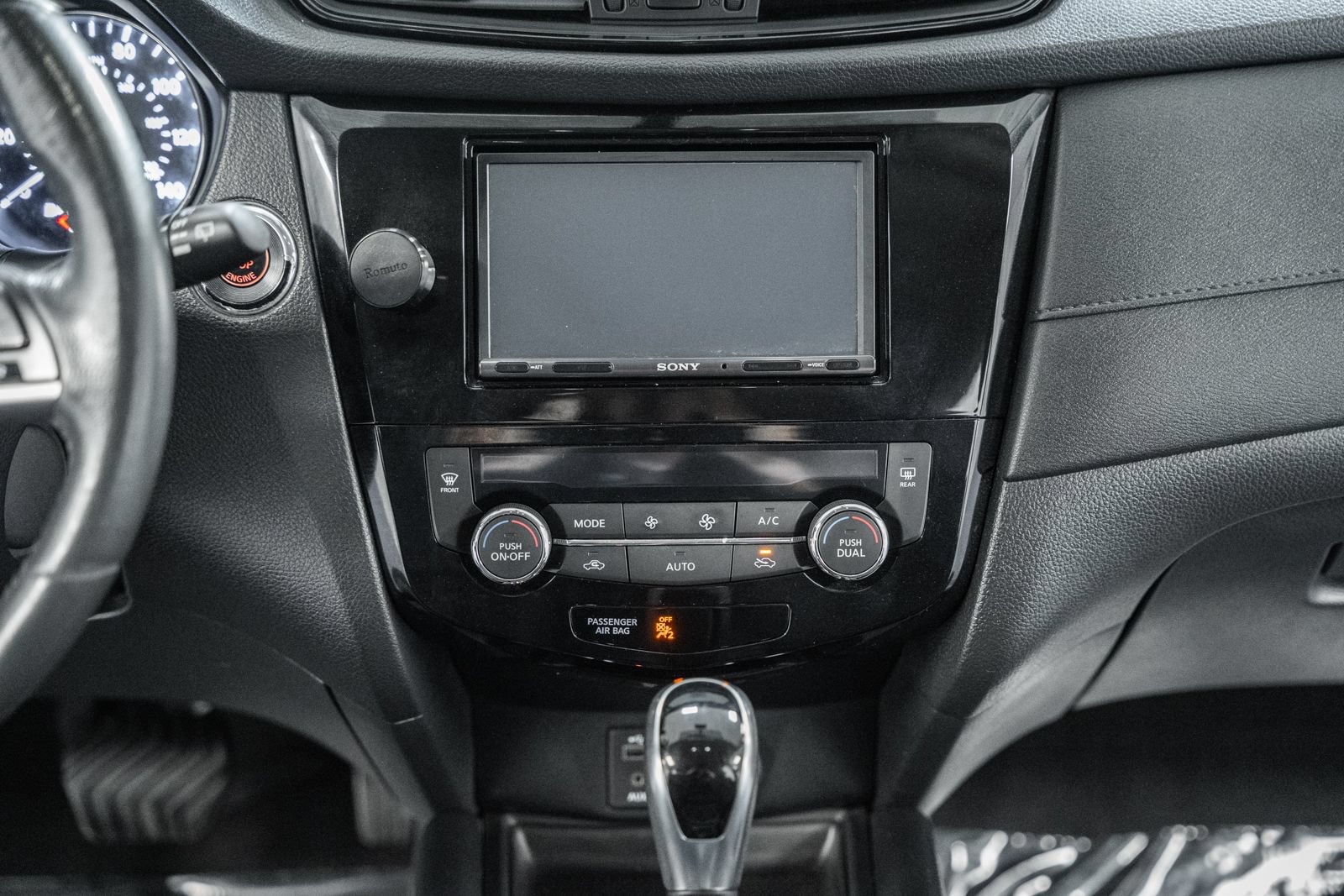 Used 2017 Nissan Rogue SV AWD/4WD image 18