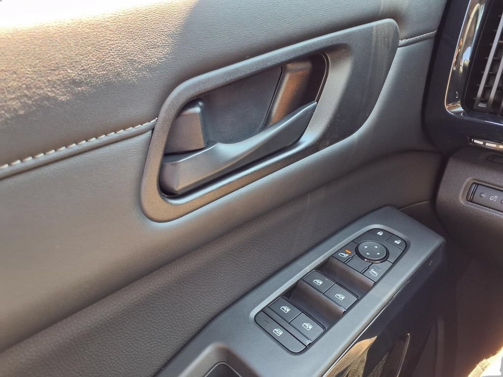 New 2026 Nissan Pathfinder SV AWD/4WD image 18