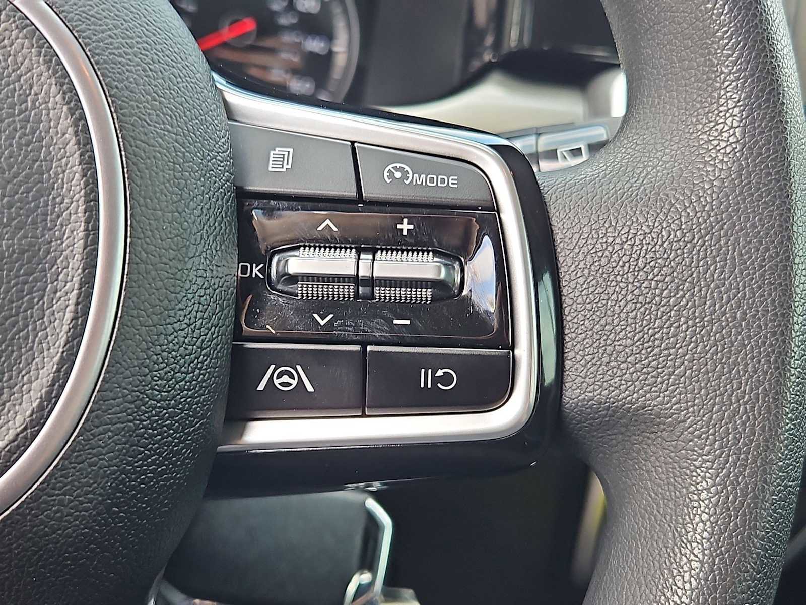 Used 2022 Kia Sorento LX FWD image 21