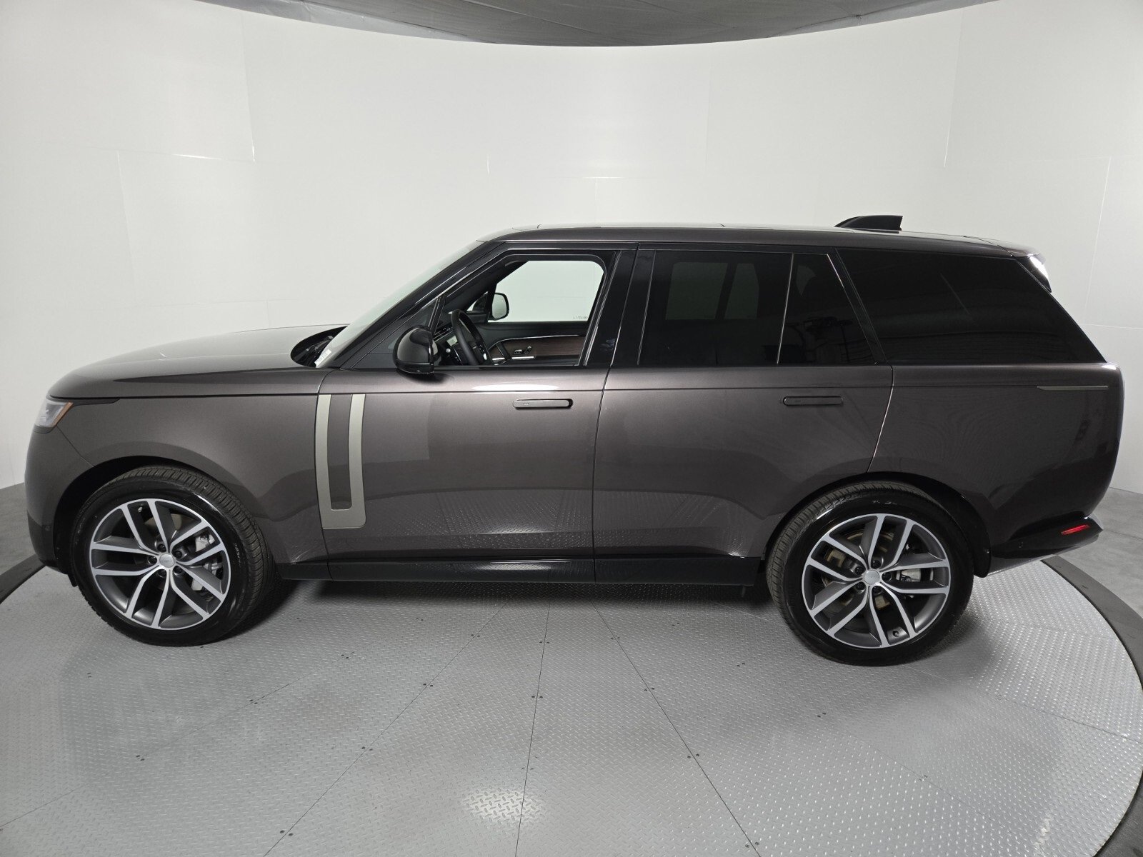 New 2025 Land Rover Range Rover SE image 6